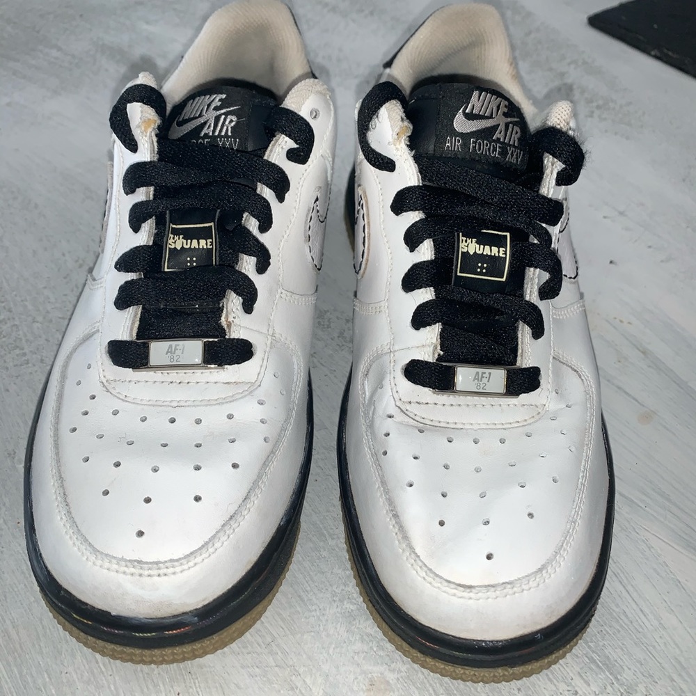NIKE AIR FORCE 1S